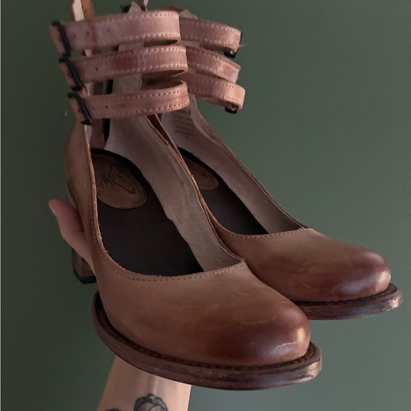 Freebird Randi Tan Leather Heels with Triple Strap - Picture 8 of 9